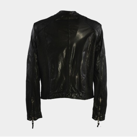 <p>Giacca in pelle nera</p>