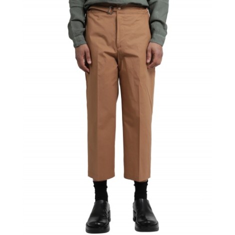 CostumeIn brown trousers