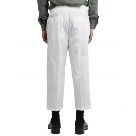 CostumeIn white Jeant trousers