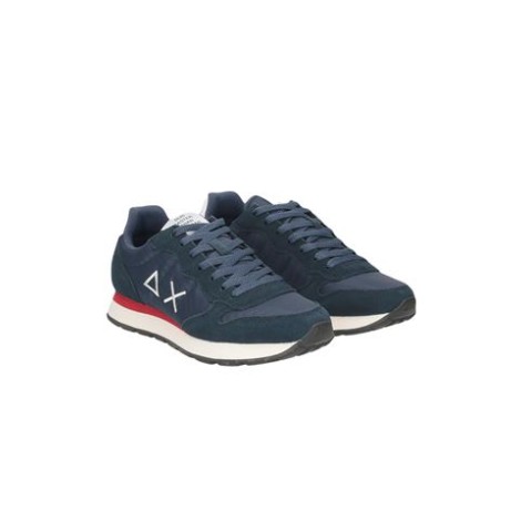 Sneakers TOM SOLID di Sun68, da uomo, colore blu. Modello realizzato in camoscio e nylon. Caratterizzato da dettaglio logo laterale ricamato e talloncino a contrasto. Suola in gomma. 