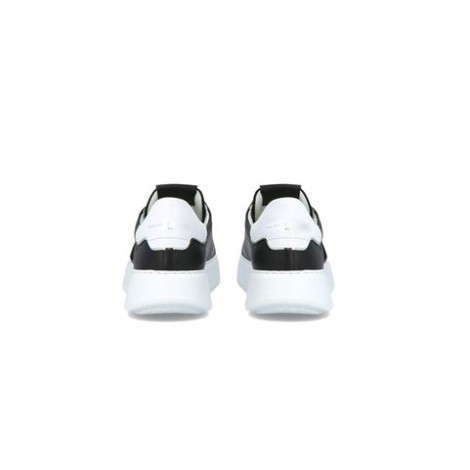Sneakers TEMPLE di Philippe Model, da uomo, colore nero. Modello con tomaia in pelle di vitello colore nero. Parte posteriore con logo e suola a contrasto. Caratterizzato dal logo scudetto sul lato della scarpa. 