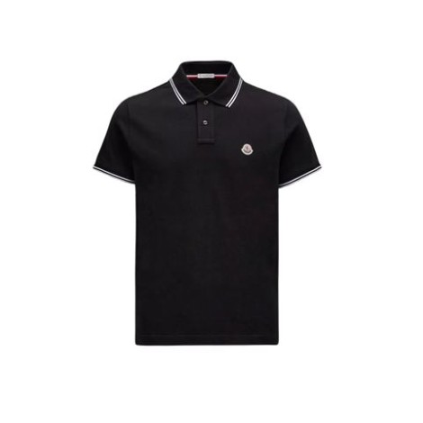 Polo di Moncler, da uomo, colore nero. Modello a maniche corte, realizzato in piquet di cotone. Caratterizzato da dettaglio logo in feltro e profili a contrasto su maniche e collo. Colletto classico con tre bottoni. Vestibilità regolare. 