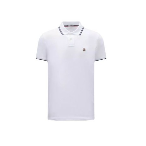 Polo di Moncler, da uomo, colore bianco. Modello a maniche corte, realizzato in piquet di cotone. Caratterizzato da dettaglio logo in feltro e profili a contrasto su maniche e collo. Colletto classico con tre bottoni. Vestibilità regolare. 