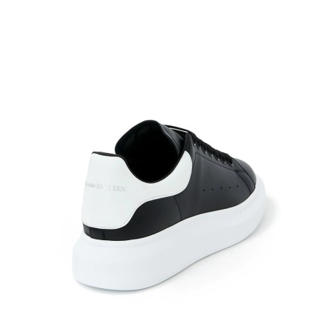 ALEXANDER MCQUEEN Sneakers Oversize Nere e Bianche