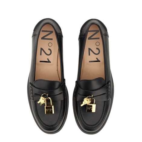 n°21 loafer with padlock