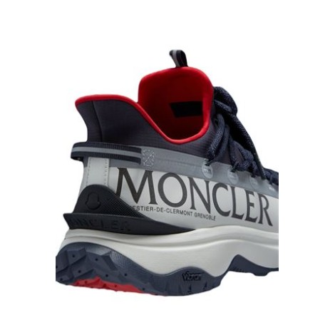 Sneaker TRAILGRIP LITE2 di Moncler da uomo, colore nero e bianco. Modello in neoprene e pelle gommata con chiusura con lacci. Caratterizzata da logo in gomma sul retro e loop in nastro tricolore con intersuola in poliuretano ricoperta con film TPU e batti