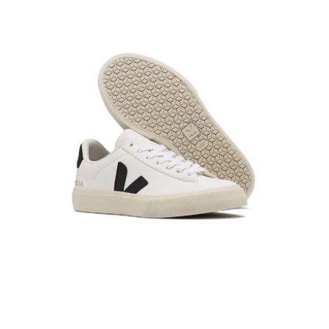 Sneakers CAMPO di Veja, colore bianco. Realizzata in pelle Chromefree. Caratterizzata dalla suola in gomma e dall'iconica 
