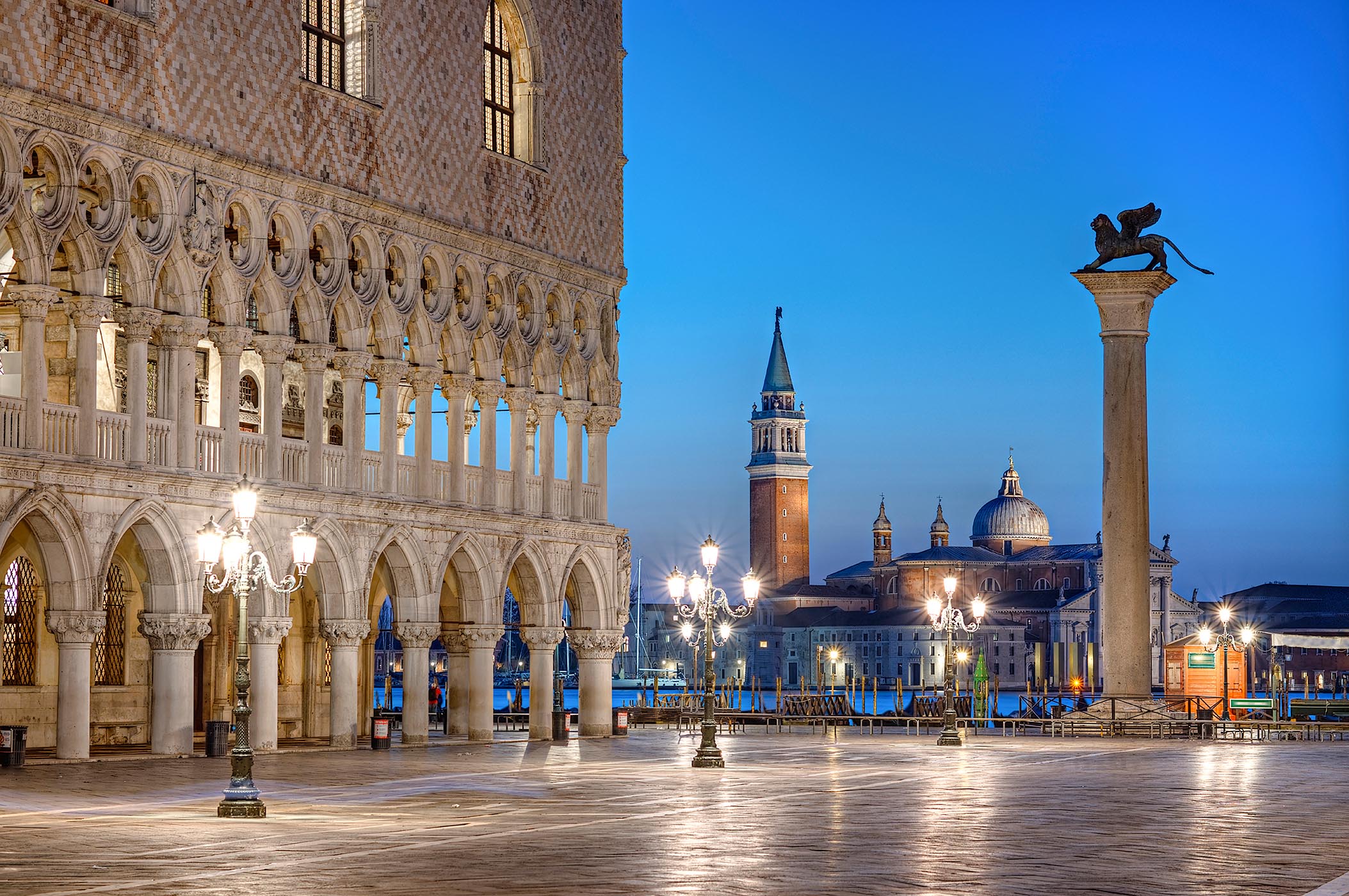 Calle larga venice hi-res stock photography and images - Alamy