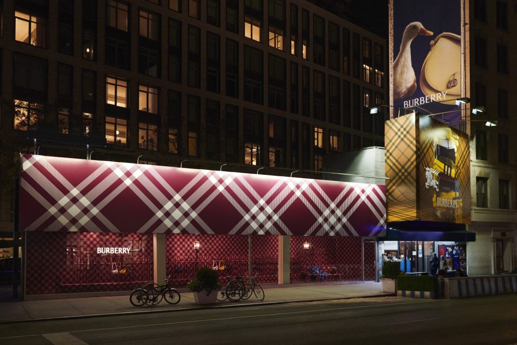The temporary bar of Burberry