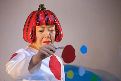 Hyper-realistic Yayoi Kusama robot painting polka dots in the Louis Vuitton Fifth Avenue window