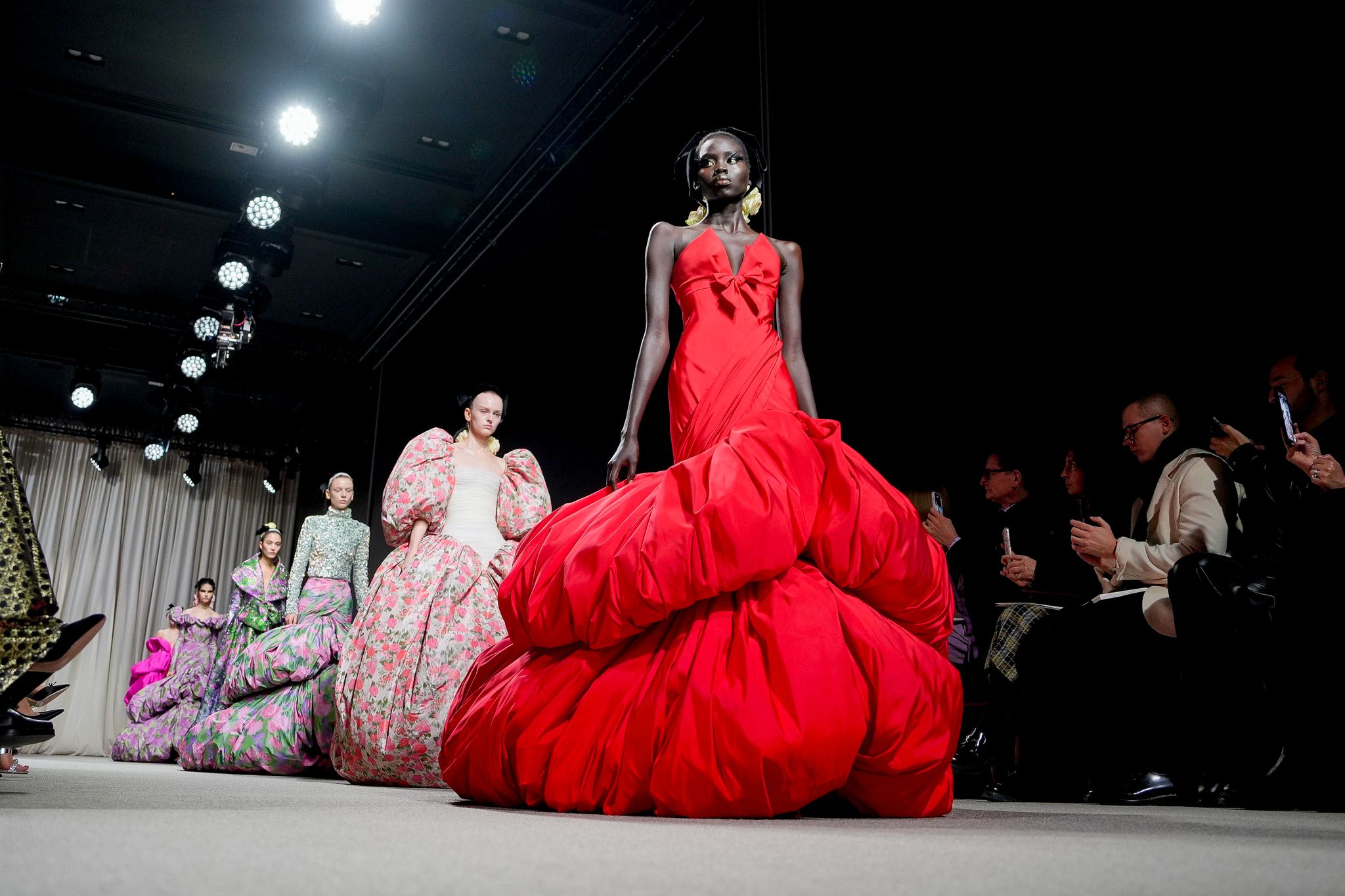 Giambattista Valli Haute Couture 2024: Una natura romantica