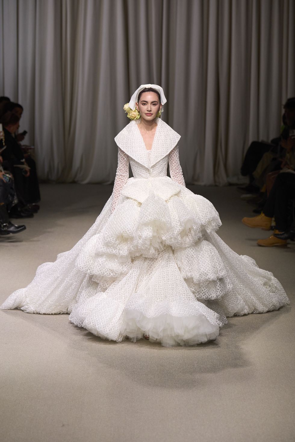 Tulle and lace wedding dress closing the Giambattista Valli couture show