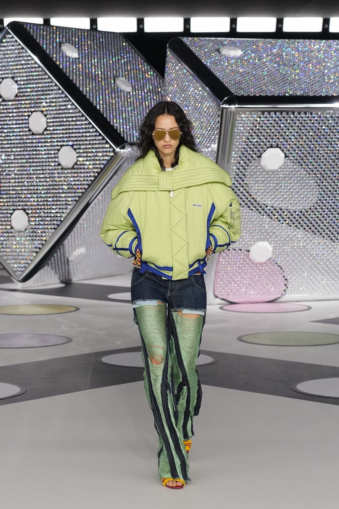 Model on the Off-White runway at the Carrousel du Louvre