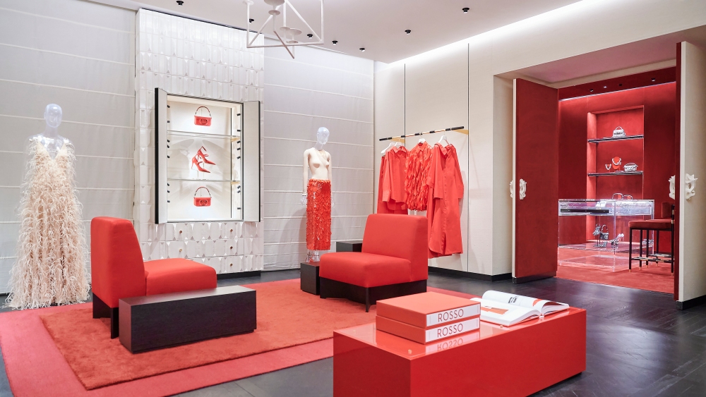 Valentino opens the door to an unprecedented universe with the new store on Avenue Montaigne, in the heart of Paris