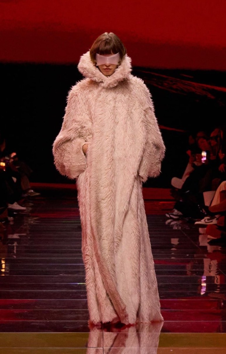 Look finale della sfilata Balenciaga Autunno Inverno 2024 2025