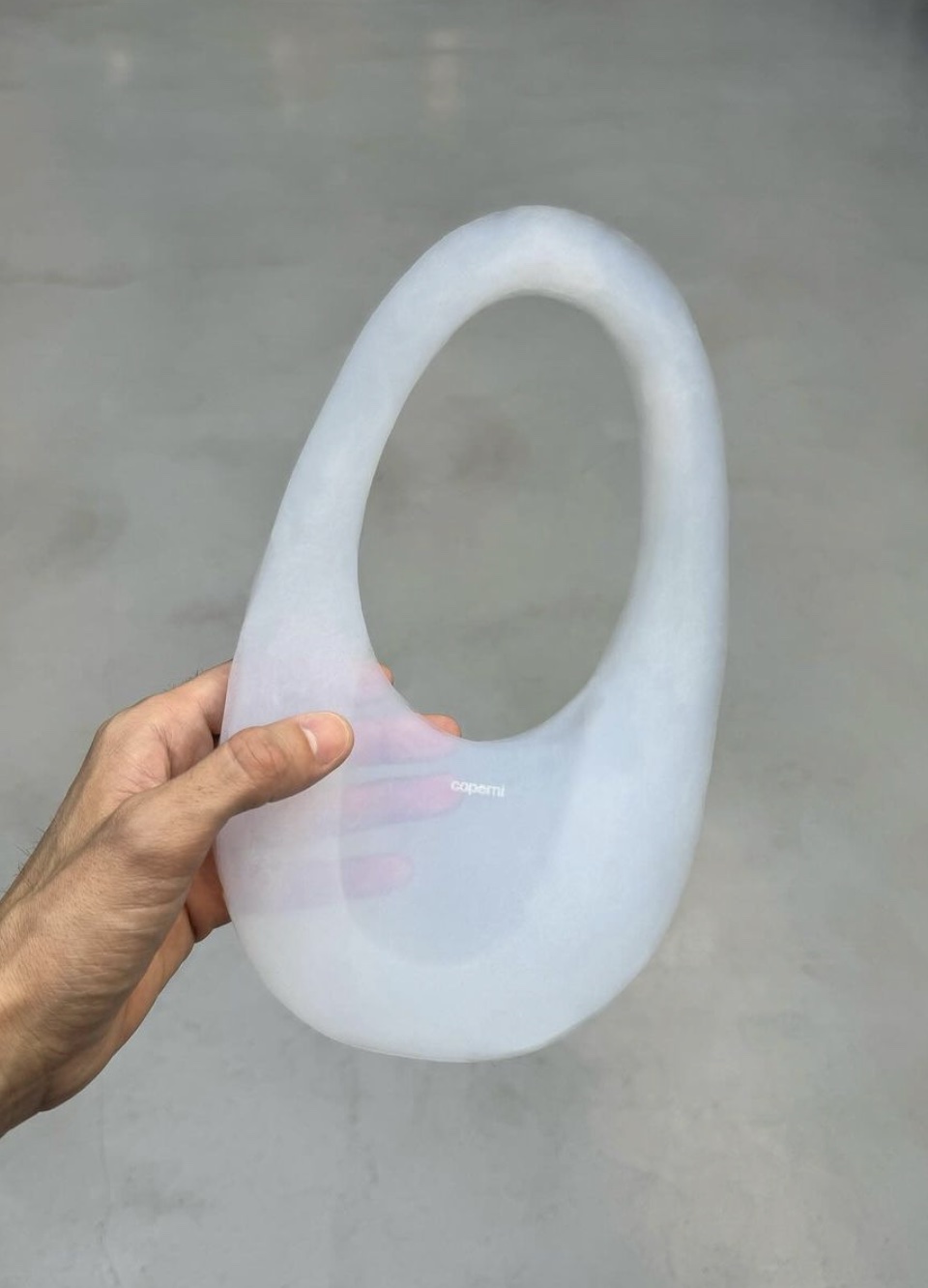 The aerogel Air Swipe Bag unveiled at the Coperni show