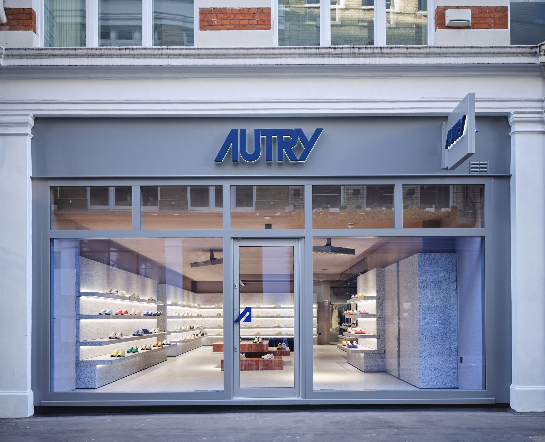 Autry sbarca a Londra con un nuovo flagship store