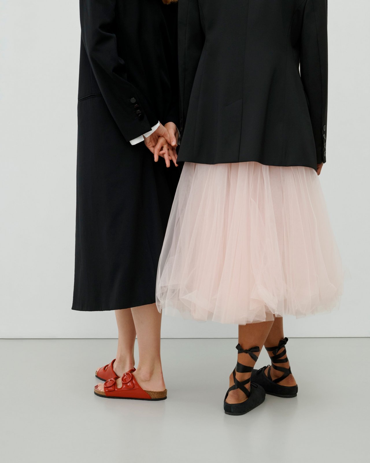 Birkenstock x Repetto, il modello Opéra con i nastri da ballerina.
