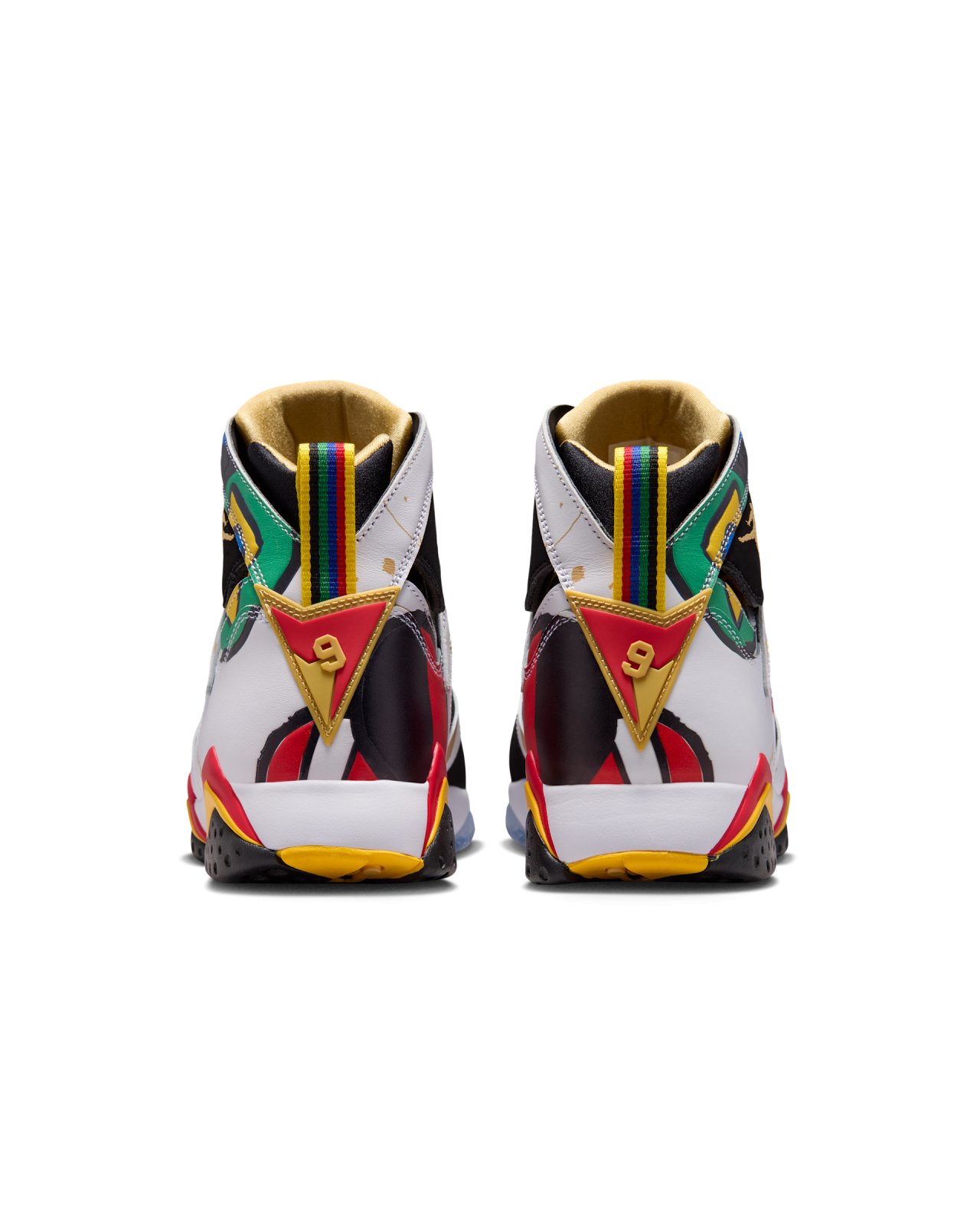Air Jordan 7 Retro "Miró" 2026: sul tallone il numero 9, quello che Michael Jordan indossava a Barcellona '92. Foto Nike (ufficiale).