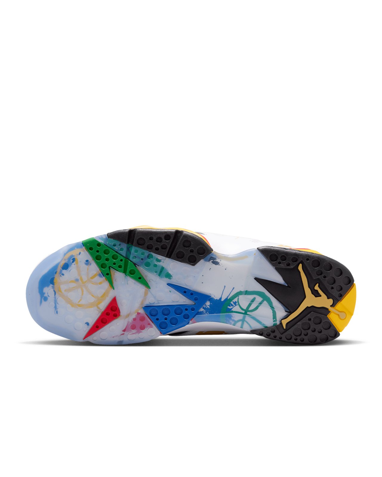 La suola translucida della Air Jordan 7 "Miró" 2026, con palloni, fulmini e schizzi di colore in stile Miró. Foto Nike (ufficiale).