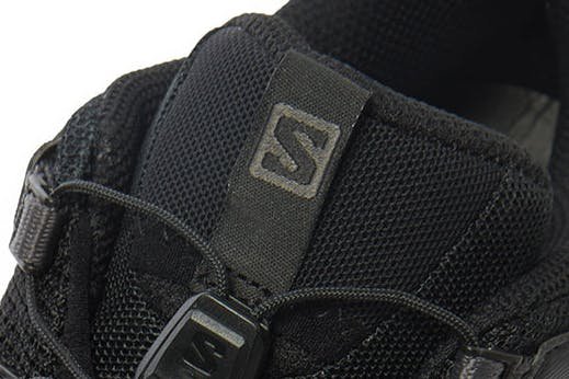 Il primo assaggio del sodalizio: le Salomon laceless della presentazione A-Cold-Wall* SS25, mai arrivate in vendita. Foto press via Highsnobiety.