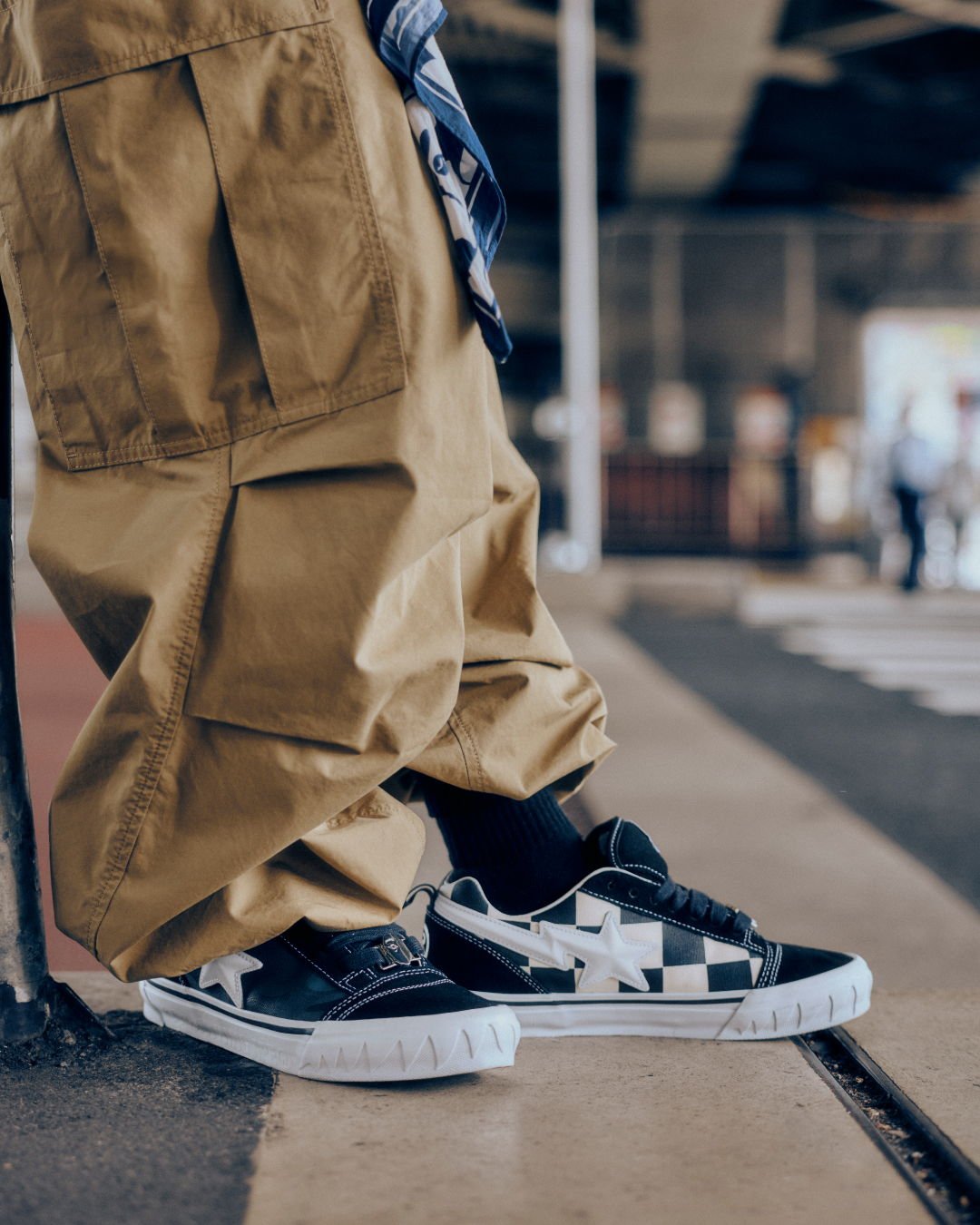 BAPE x Vans Knu Skool estate 2026, on-foot Camo Black con pannello checkerboard