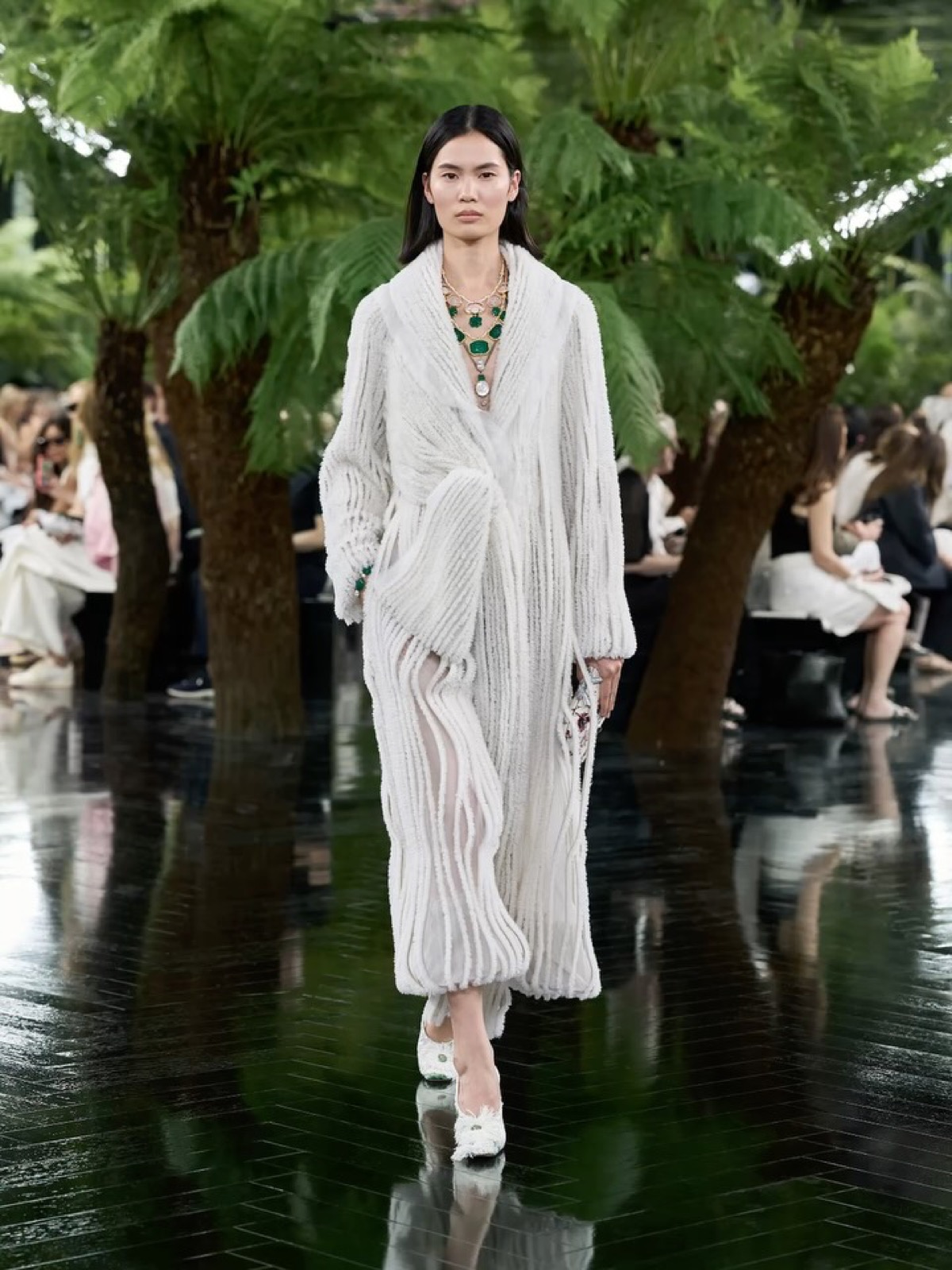 Dior haute couture by Jonathan Anderson, white plissé coat with a necklace inspired by the Mughal Mirror Diamond Necklace