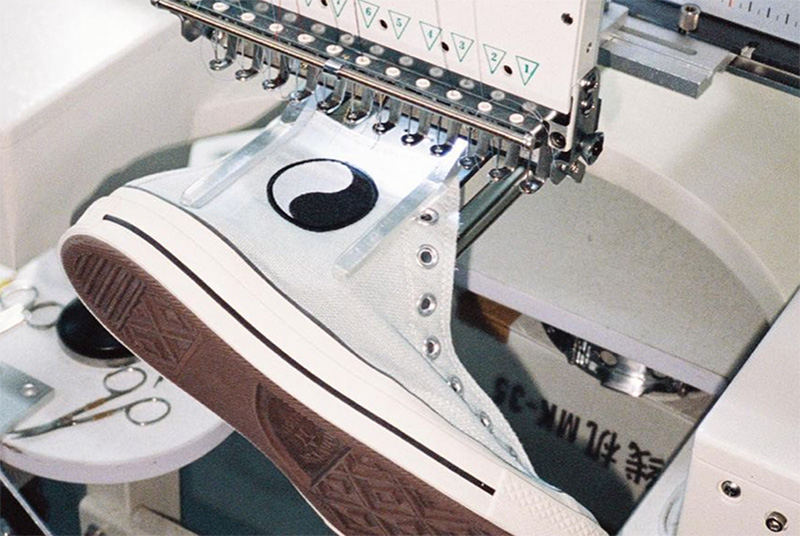 Our Legacy yin-yang logo detail on the Chuck 70