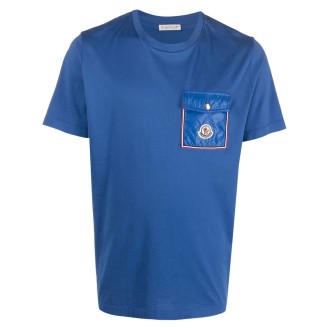 MONCLER T-shirt blu in cotone con tasca con patta sul petto