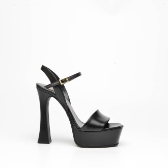 Sandalo in pelle nera