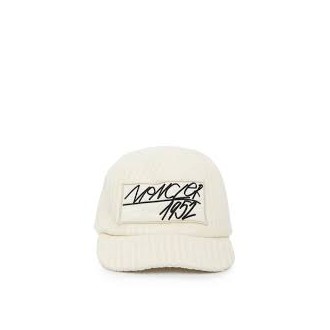 MONCLER 1952 cappello a coste di lana bianca con logo Moncler 1952 ricamato nero