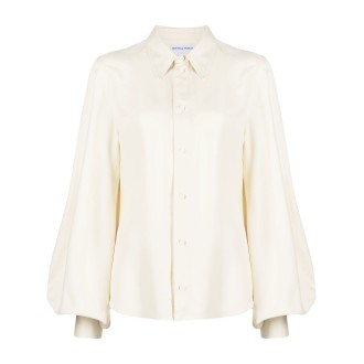BOTTEGA VENETA camicia beige chiaro effetto raso con maniche a sbuffo