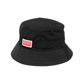 KENZO cappello a secchiello nero con logo rosso Kenzo
