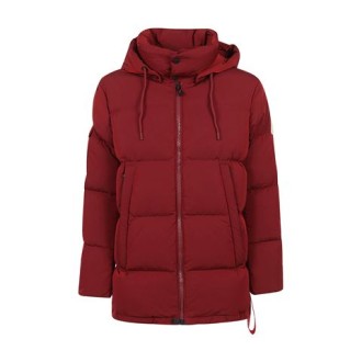 Giubbino VANCOUVER di AFTERLABEL, da uomo, colore mattone. Modello lungo, con cappuccio. Caratterizzato da tasche laterali e chiusura frontale con zip. Collo alto con chiusura a bottoni a pressione. Cappuccio con coulisse regolabili. Vestibilità regolare.