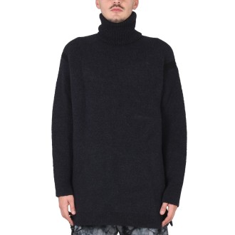 off-white turtleneck shirt