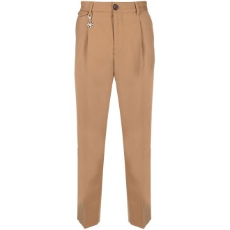 MANUEL RITZ Chino dritti in lana vergine color cammello con charm Manuel Ritz