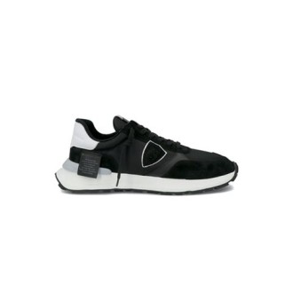 Sneakers ANTIBES di Philippe Model, da uomo, colore nero. Modello con tomaia in pelle di vitello colore nero. Parte posteriore con logo e suola a contrasto. Caratterizzato dal logo scudetto sul lato della scarpa. 