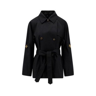 Trench di Fay, da donna, colore nero. Modello corto, doppiopetto, semi foderato in gabardine tecnico. Caratterizzato da fondo leggermente asimmetrico, tasche laterali e cintura in vita. Chiusura con bottoni personalizzati e ganci sulle maniche risvoltate.
