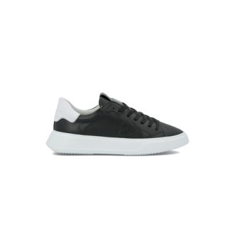 Sneakers TEMPLE di Philippe Model, da uomo, colore nero. Modello con tomaia in pelle di vitello colore nero. Parte posteriore con logo e suola a contrasto. Caratterizzato dal logo scudetto sul lato della scarpa. 