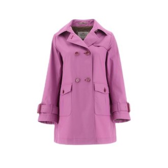 Trench di Herno, da donna, colore ciclamino. Modello a maniche lunghe, realizzato in cotone tecnico. Caratterizzato da tasche a toppa applicate sul davanti e fondo ampio e svasato. Chiusura doppiopetto con colletto a camicia. Vestibilità over. 