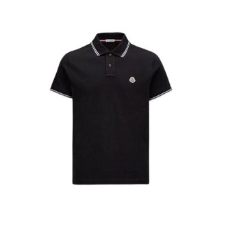 Polo di Moncler, da uomo, colore nero. Modello a maniche corte, realizzato in piquet di cotone. Caratterizzato da dettaglio logo in feltro e profili a contrasto su maniche e collo. Colletto classico con tre bottoni. Vestibilità regolare. 