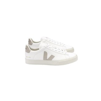 Sneakers CAMPO di Veja, colore bianco. Realizzata in pelle Chromefree. Caratterizzata dalla suola in gomma e dall'iconica 
