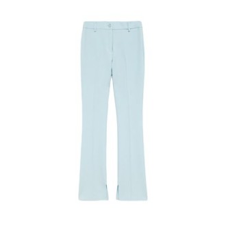 Pantalone di Blugirl, da donna, colore azzurro. Modello dalla line dritta, realizzato in cady stretch. Caratterizzato da spacchi interni al fondo, passanti in vita e chiusura con zip e bottone. Vestibilità slim. 