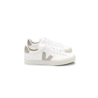 Sneakers CAMPO di Veja, colore bianco. Realizzata in pelle Chromefree. Caratterizzata dalla suola in gomma e dall'iconica 