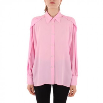 Camicia rosa con pieghe