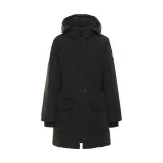 Parka TRILLIUM, di Canda Goose, da donna, colore nero. Modello con cappuccio fisso e maniche lunghe. Abbottonatura frontale con zip a scomparsa. Polsini interni elasticizzati. Dettaglio logo sulla manica, due tasche laterali con pattina e bottone.Imbottit