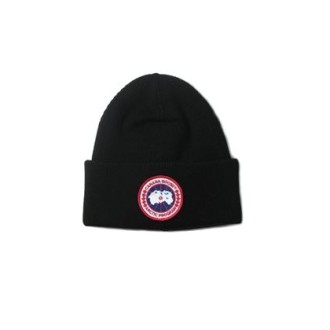 Cappello di CANADA GOOSE, da uomo, colore nero. Modello realizzato interamente in lana merino. Dettaglio rifinito con l'iconico disco di Canada Goose sul risvolto. 