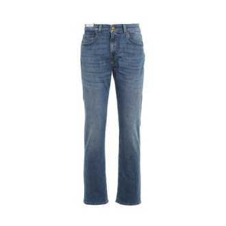 Jeans in denim di cotone stretch a gamba dritta, lavaggio medio. Vestibilità regolare. Passanti per cintura, chiusura con bottone zip. Due tasche frontali e due tasche nella parte posteriore. 