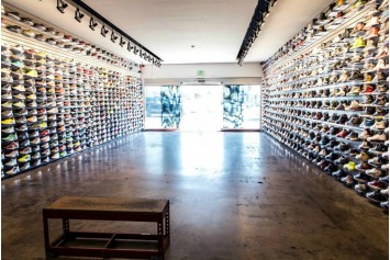 SAUCONY stores in Los Angeles | SHOPenauer