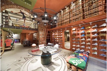 Negozi asics milano on sale